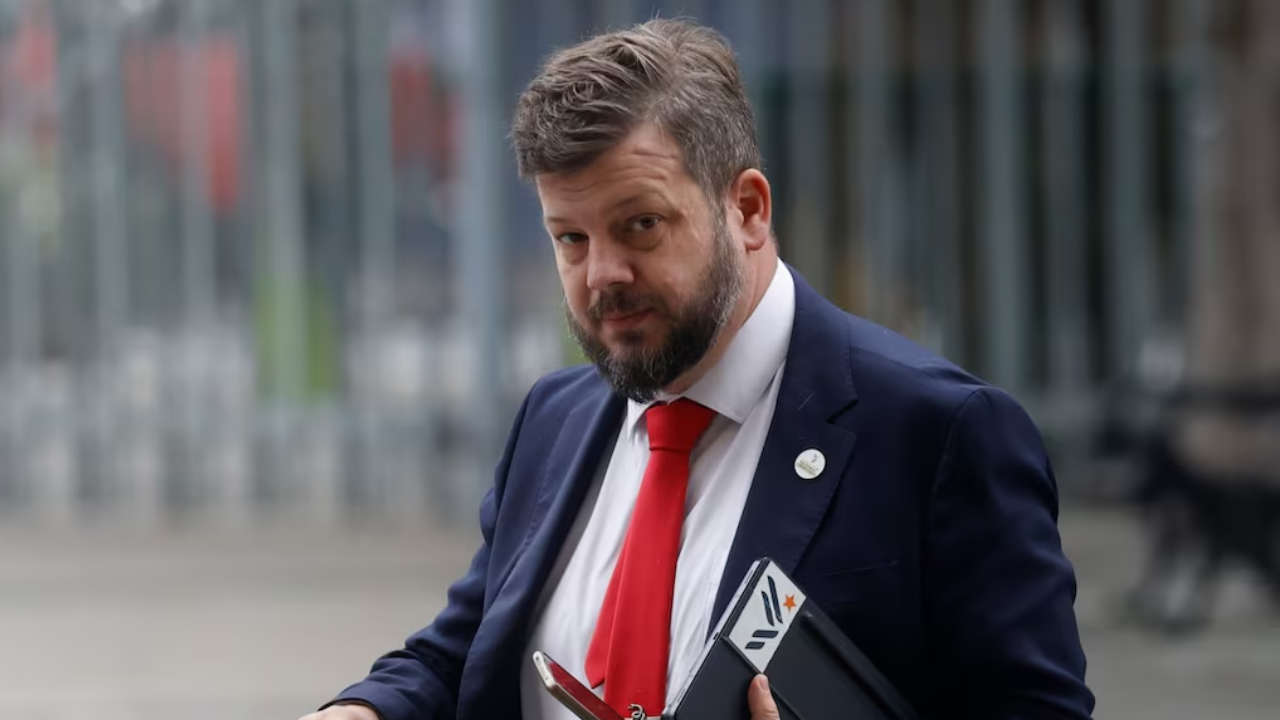Johannes Kaiser descarta renunciar a su dieta parlamentaria tras decisión de Winter