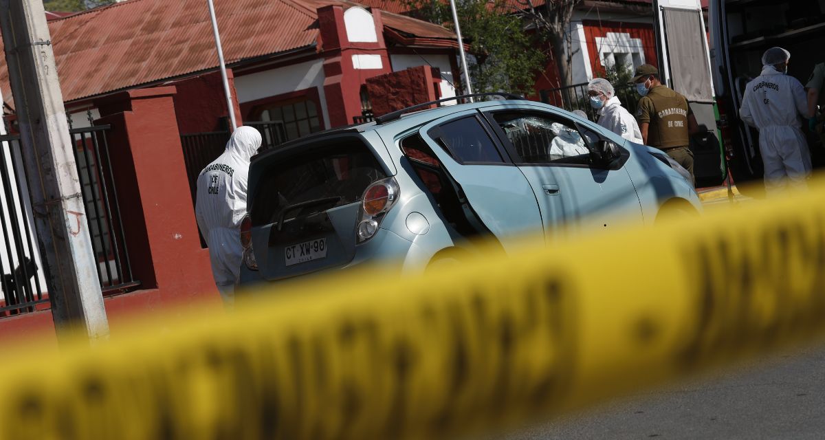 Intentó arrollar a carabineros con auto robado en Renca: cayó abatido tras recibir disparos