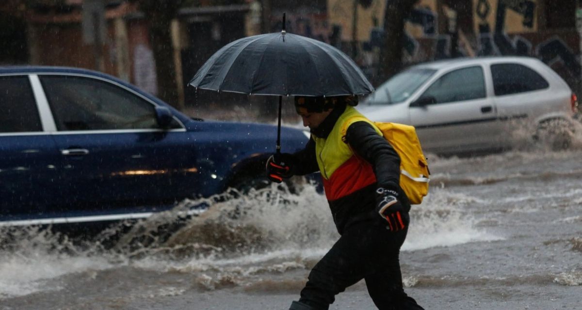 “Tren de ondas” traerá lluvias y mínimas de hasta 2°: ¿Cuándo y cuánto lloverá en tu región?