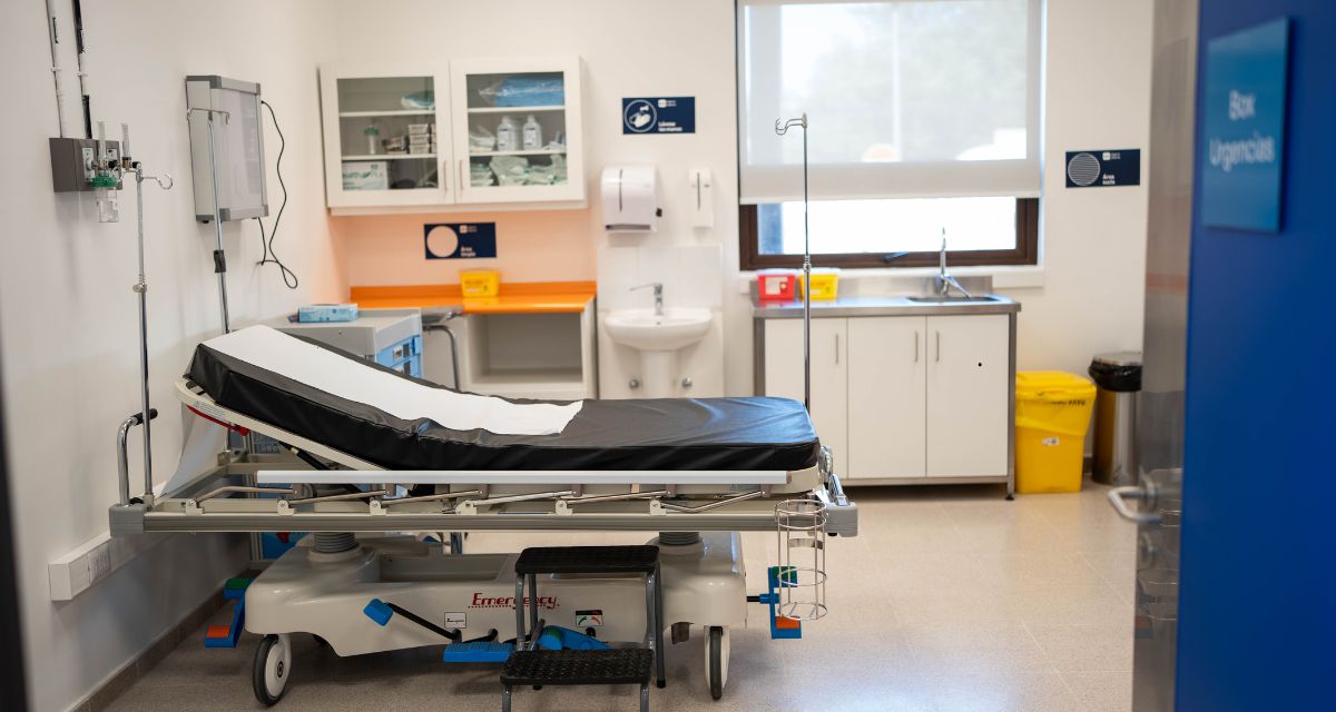 Polémica en la salud: 250 médicos asistieron partos privados mientras estaban con licencia