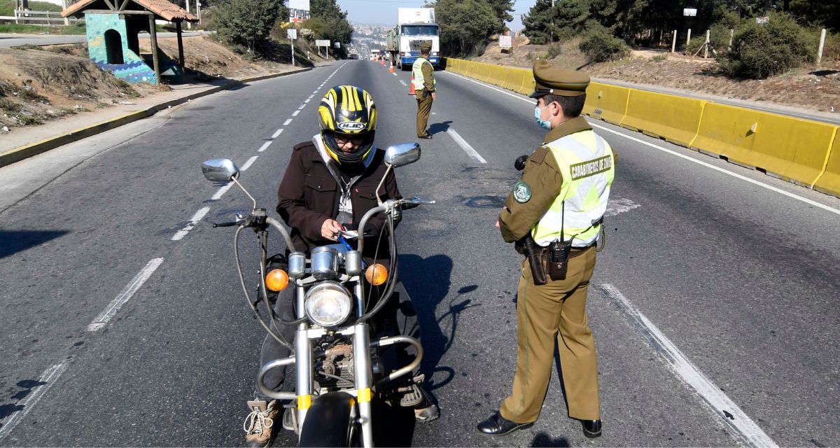 Si manejas moto, cuidado: estas faltas pueden dejarte sin licencia y con multa de $205 mil