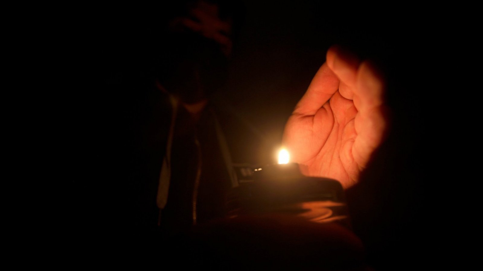 Corte de luz en el sur deja a más de 100 mil hogares a oscuras tras fuerte sistema frontal