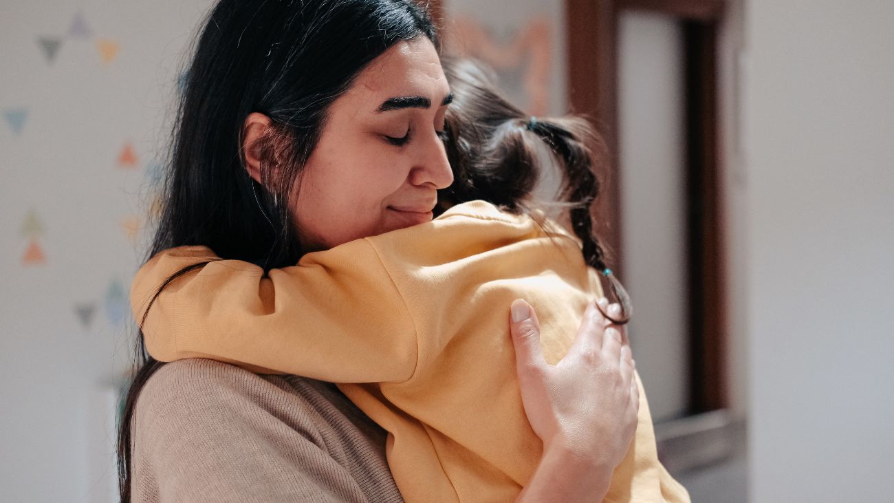 Madres chilenas pueden recibir hasta $900.000 extra en su pensión: requisitos y cómo consultar